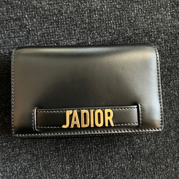 Dior Black leather handbag with gold color accessory n very new condition - Picture 2 of 8